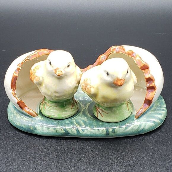 Ceramic Hatched Twin Chicks Single Egg Vintage Salt & Pepper Shaker Set - Picture 16 of 16